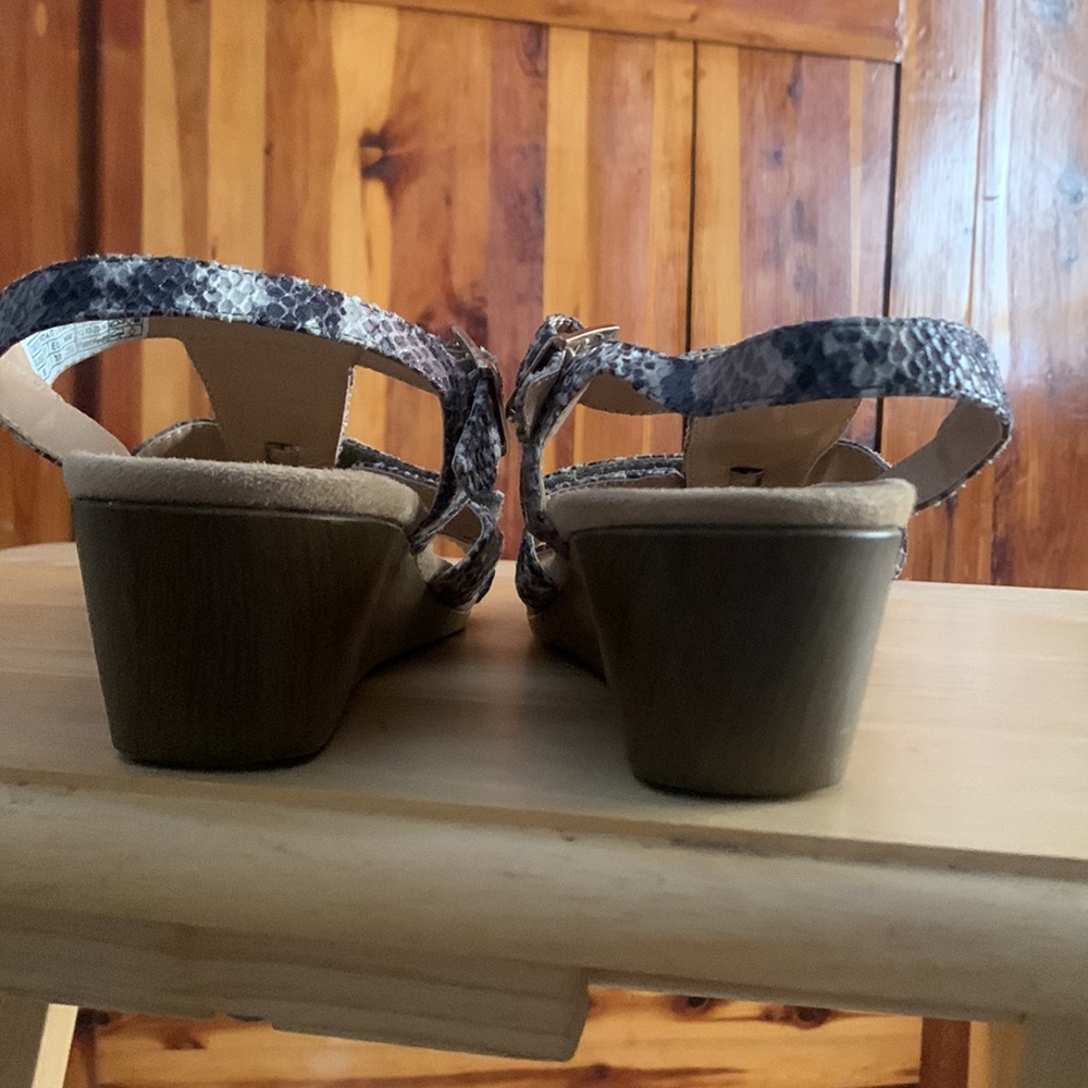 Sandals - Picture 3 of 5